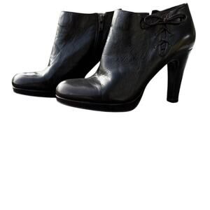 New Bandolino, brown leather ankle boots with 4 inch heel, women's size 7M